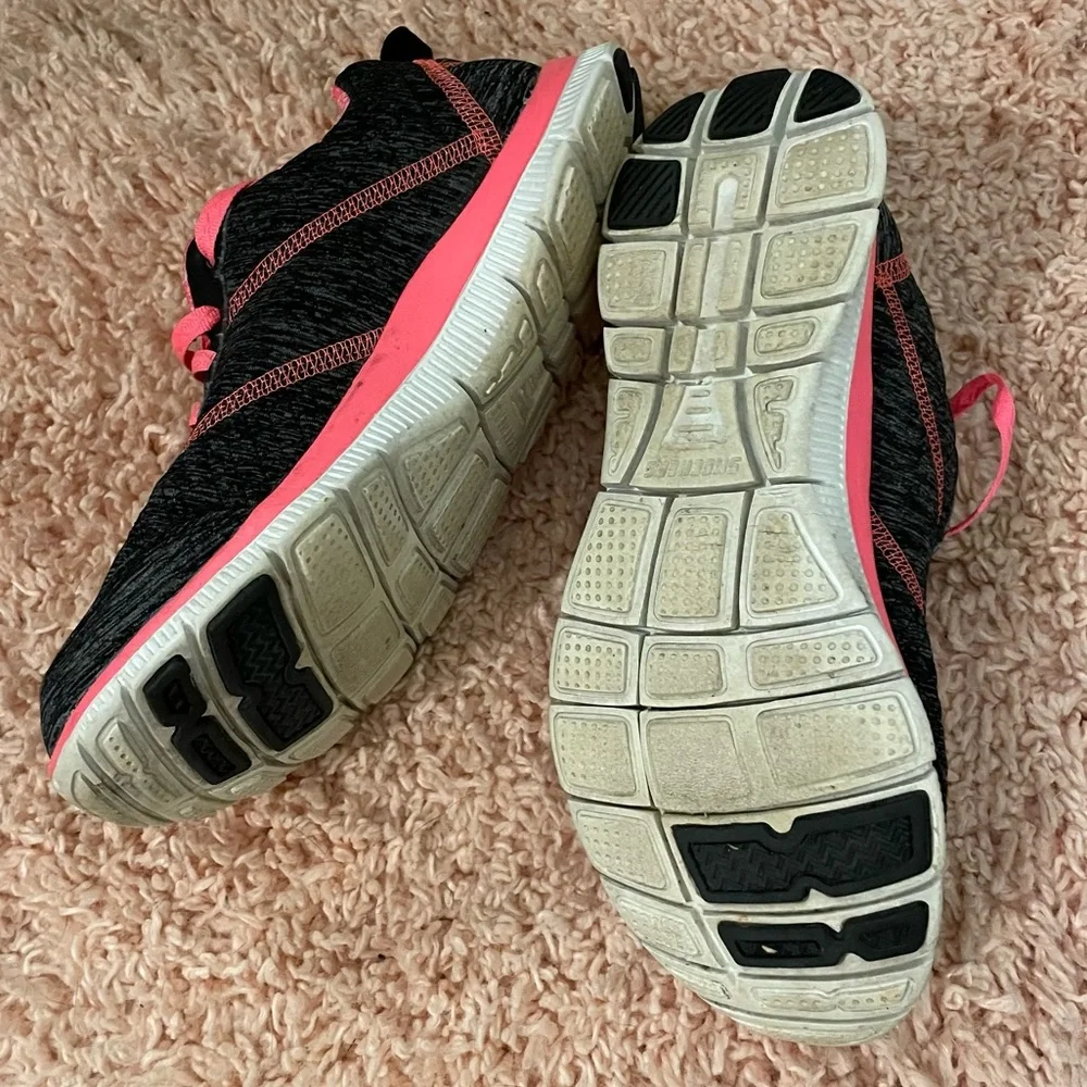 SKECHERS®! LiteWeight Air Cooled Memory Foam Sneakers Size 6.5 - Picture 5 of 16